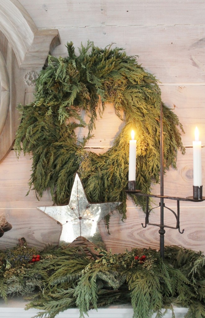 Plain cedar wreath with candle light.